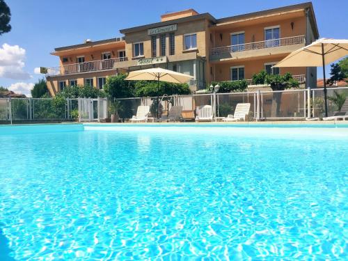 Фотография гостиницы Logis - Le Clement V