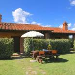 Фотография гостевого дома Spacious Farmhouse in Castiglione del Lago Umbria with Spa