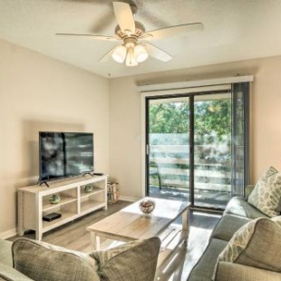 Фотография гостевого дома Condo with Seasonal Pool Walk to Folly Field Beach