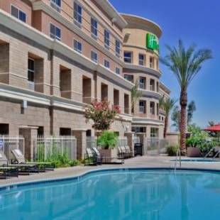 Фотографии гостиницы 
            Holiday Inn Ontario Airport - California, an IHG Hotel