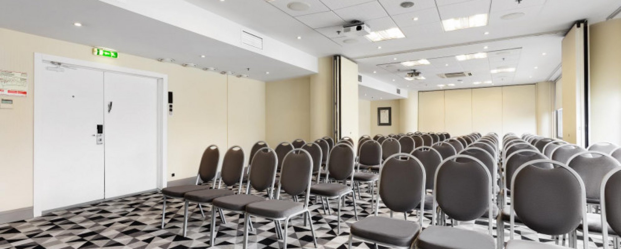 Фотографии конференц-зала Лена+Яна