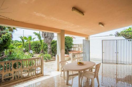 Фотография гостевого дома 2 bedrooms house with enclosed garden and wifi at Santa Maria del Focallo