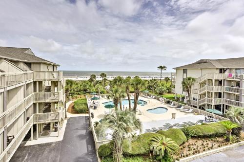 Фотография гостевого дома Resort Condo with Pool - Steps to Hilton Head Beach!