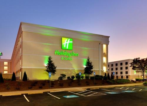 Фотография гостиницы Holiday Inn & Suites Atlanta Airport North, an IHG Hotel