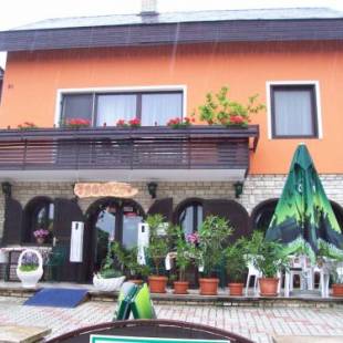 Фотографии гостевого дома
Júlia Vendégház