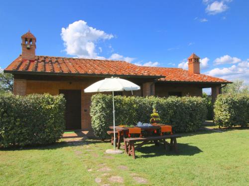 Фотографии гостевого дома 
            Spacious Farmhouse in Castiglione del Lago Umbria with Spa