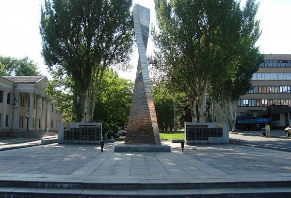 Фотография памятника Памятник героям-моторостроителям