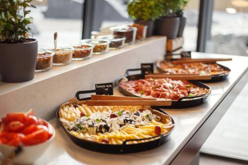 Фотография гостиницы Hilton Garden Inn Bucharest Airport