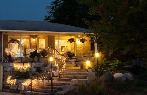 Фотография мини отеля A Garden Stroll Bed & Breakfast