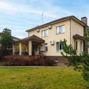 Фотография Коттеджа Коттедж с бассейном