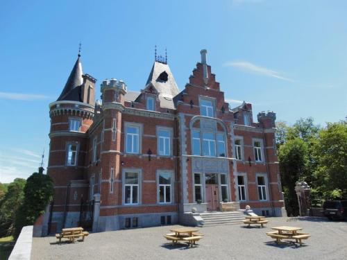 Фотография гостевого дома Impressive castle in Gesves with a beautiful private garden