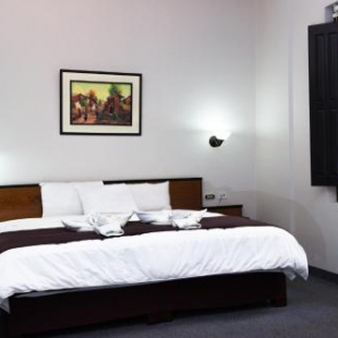 Фотография гостиницы Colonial Plaza Hotel