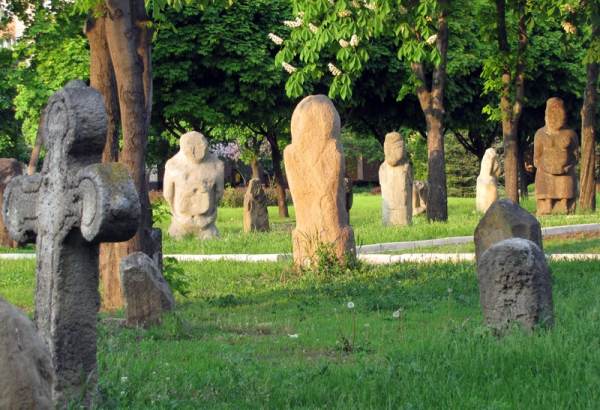 Фотография памятника Каменные бабы