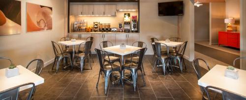 Фотография мотеля Harbor House Hotel and Marina