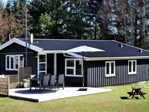 Фотография гостевого дома Two-Bedroom Holiday home in Blåvand 23