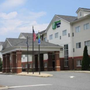 Фотографии гостиницы 
            Holiday Inn Express & Suites Charlottesville - Ruckersville, an IHG Hotel