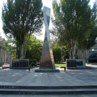 Фотография памятника Памятник героям-моторостроителям