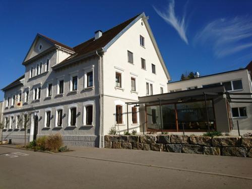 Фотография гостиницы Land-gut-Hotel Landgasthof zur Rose