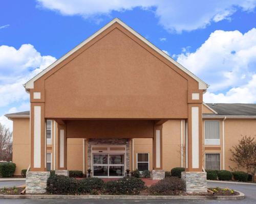 Фотография гостиницы Quality Inn & Suites I-40 East