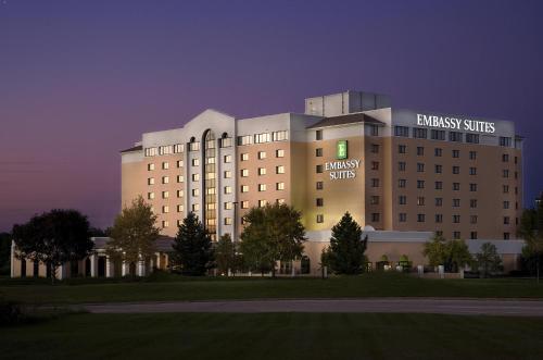 Фотография гостиницы Embassy Suites Kansas City International Airport