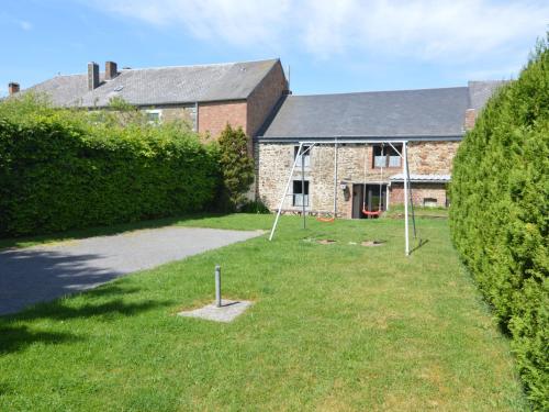 Фотография гостевого дома Charming Country Cottage in Winenne with Garden