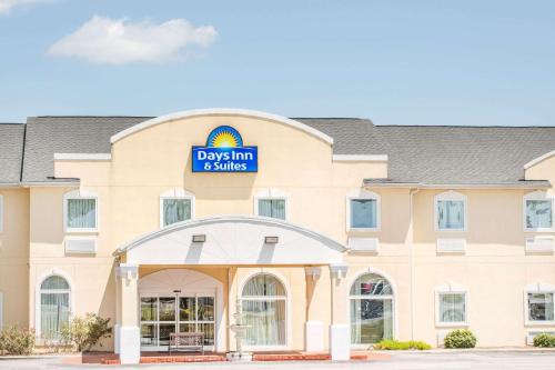 Фотография гостиницы Days Inn & Suites by Wyndham Swainsboro