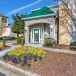 Фотография мотеля HomeTowne Studios by Red Roof - Atlanta NE - Peachtree Corners