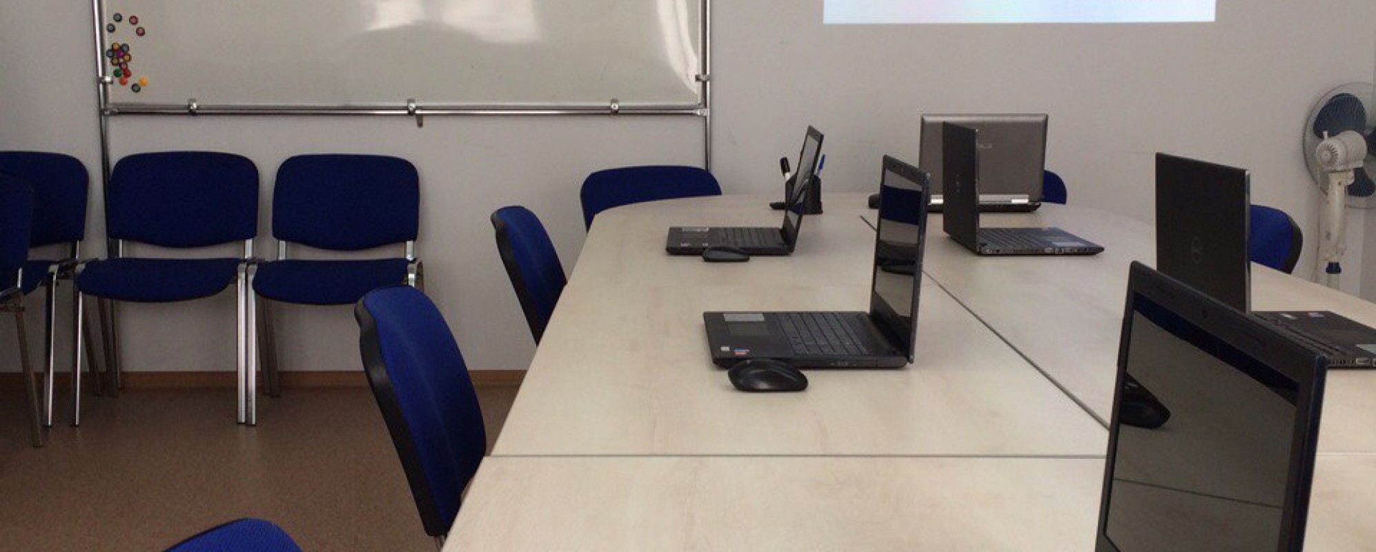 Фотографии конференц-зала Конференц-зал Учебно-Делового Центра М. Тестова