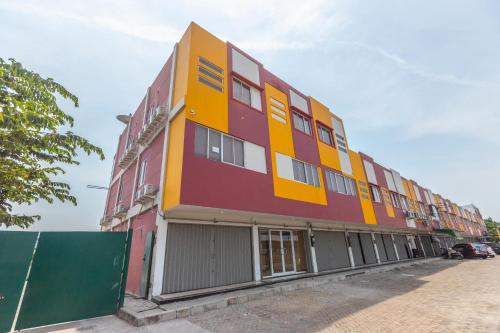 Фотография гостиницы RedDoorz @ Iodium Residence Cikarang