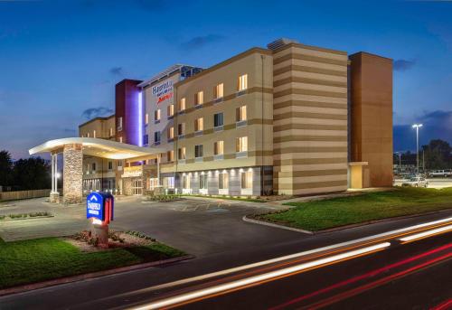 Фотография гостиницы Fairfield Inn and Suites Hutchinson