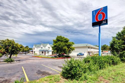 Фотография гостиницы Motel 6-Wheat Ridge, CO - West - Denver North