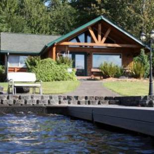 Фотографии гостевого дома 
            Lakeside Log Cabin