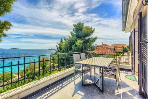 Фотография гостевого дома Family friendly seaside apartments Rogoznica - 2010