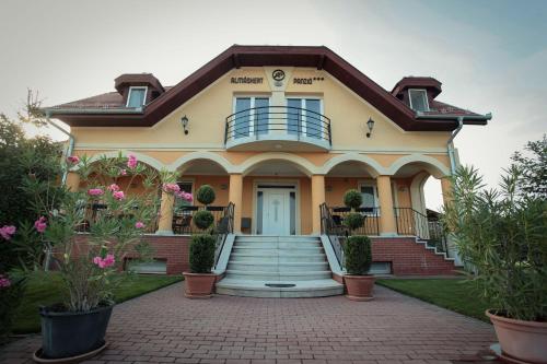 Фотография мини отеля Airport Almáskert Panzió