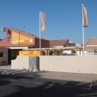 Фотографии базы отдыха
HOLIDAYLAND BAIE DES OLIVIERS VILLA 36m2 1chambre fermée 6 couchages ou VILLA 41M2 2chambres fermées 7 couchages