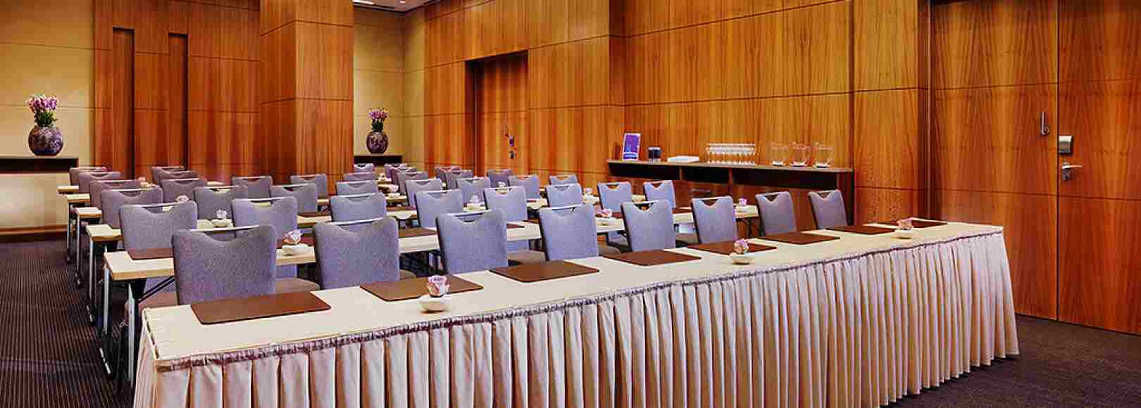 Фотография конференц-зала Москва на 100 мест