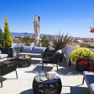 Фотографии мини отеля
Milestone