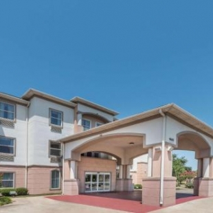 Фотография гостиницы Super 8 by Wyndham Fort Worth North/Meacham Blvd