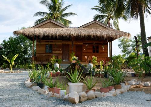 Фотография гостевого дома Fish Island Bungalows