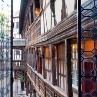 Фотографии гостиницы 
            Hotel Cour du Corbeau Strasbourg - MGallery