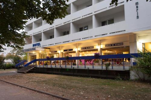 Фотография гостиницы Hôtel Les Gens de Mer La Rochelle by Popinns**