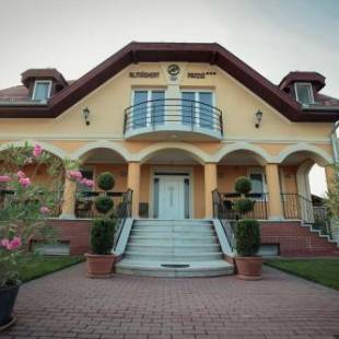 Фотографии мини отеля
Airport Almáskert Panzió