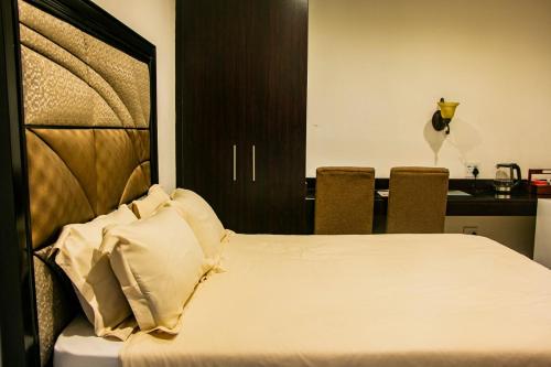 Фотографии гостевого дома 
            Suits Guest house & bar