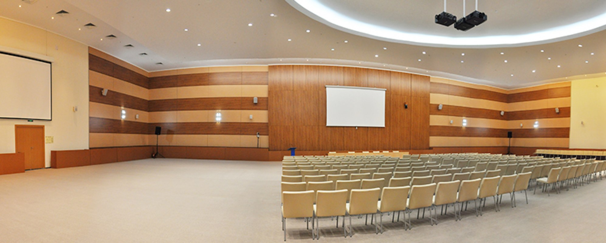 Фотографии конференц-зала Зал Средний Конгрессно–выставочного центра ДВФУ