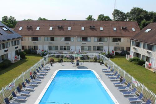 Фотография гостиницы The Admiralty Inn & Suites