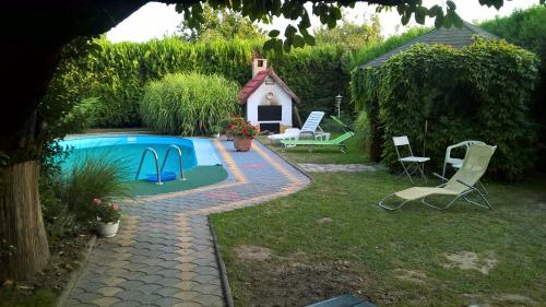 Фотография гостевого дома Borostyán Nyaralóház Balatonboglár