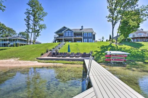 Фотография гостевого дома Waterfront Silver Lake Home with Private 40 Dock!