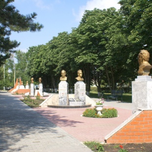 Фотография памятника Аллея Героев войны и труда цимлянского района