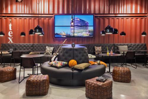 Фотография гостиницы Moxy Amsterdam Houthavens