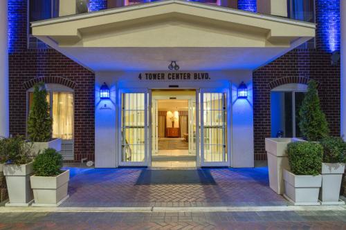 Фотография гостиницы Holiday Inn Express Tower Center New Brunswick, an IHG Hotel